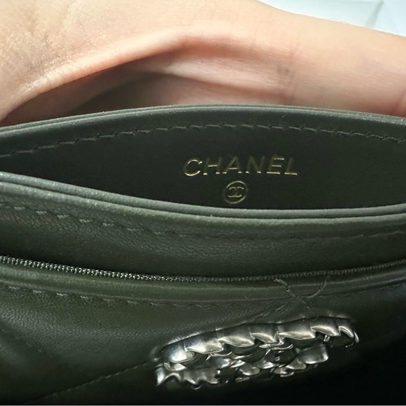 Chanel 19 card holder - Picture 2 of 3